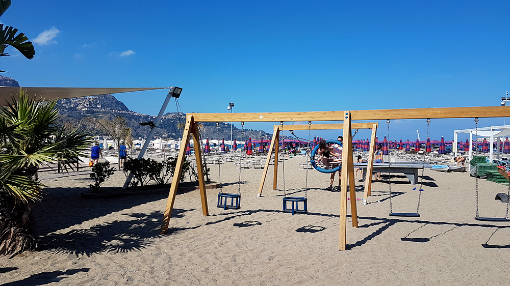 spiaggia giardini-naxos