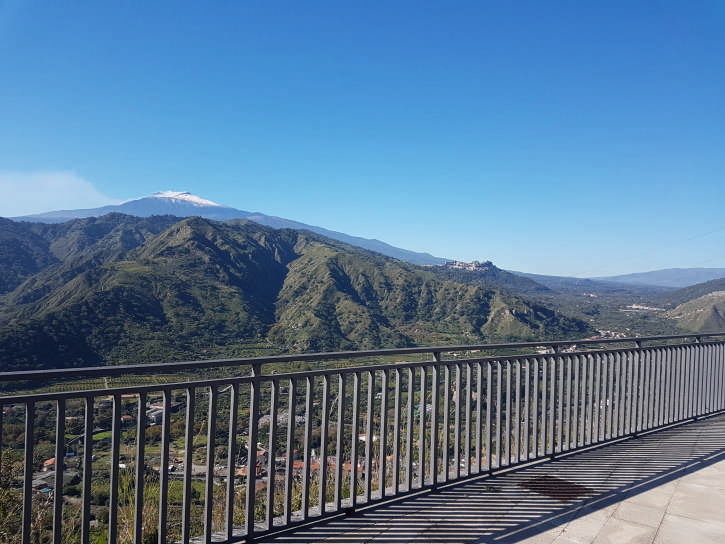 motta camastra etna da piazza belvedere  foto taobook