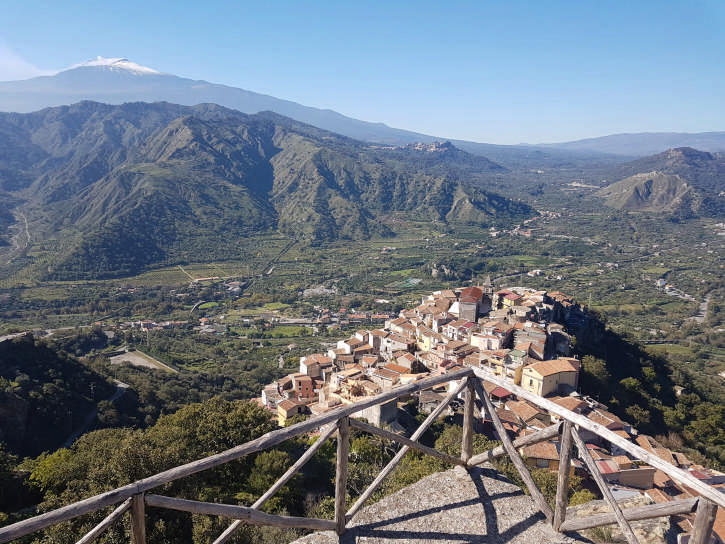 motta camastra veduta del paese foto taobook