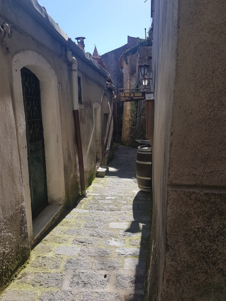 castiglione di sicilia enoteca lungo via federico II foto taobook