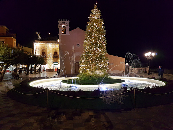 aormina albero di natale piazza 9 aprile foto taobook