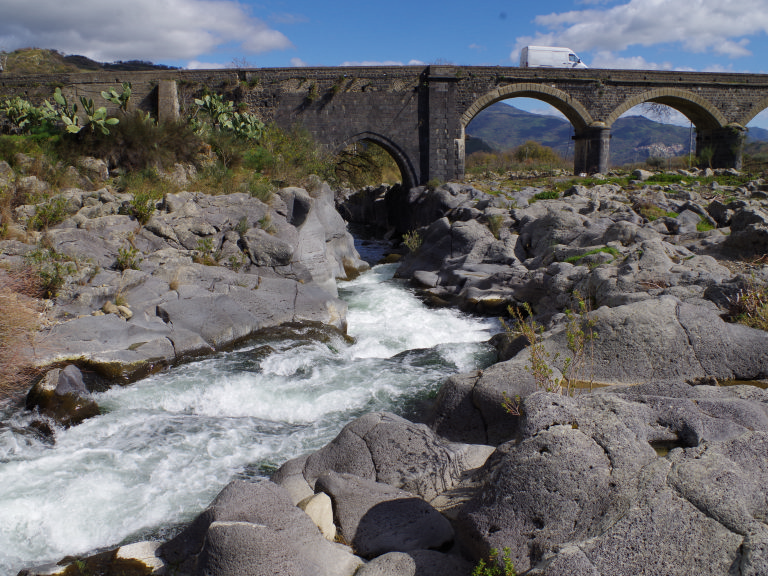 gurne alcantara castiglione di sicilia rapida vicino ponte