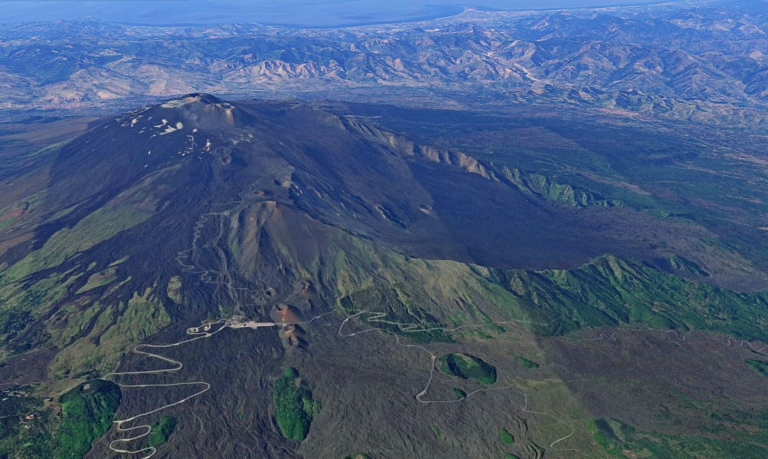 escursione sull'etna fai da te. panoramica del cono