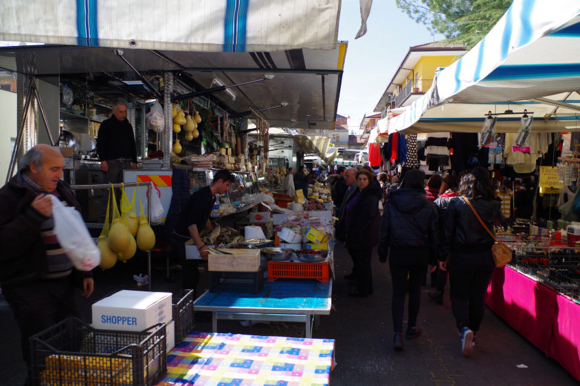 mercato domenicale a randazzo