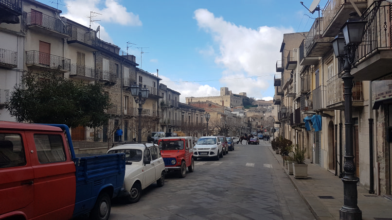 vista dal centro verso il castello