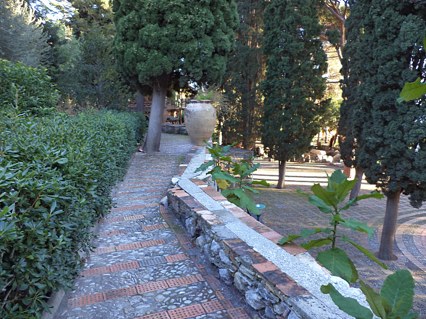 taormina villa comunale piazza delle ninfee