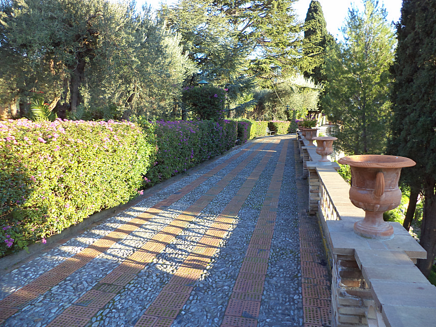 taormina villa comunale panchine lungo viale panoramico