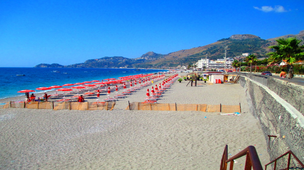 spiaggia di letojanni