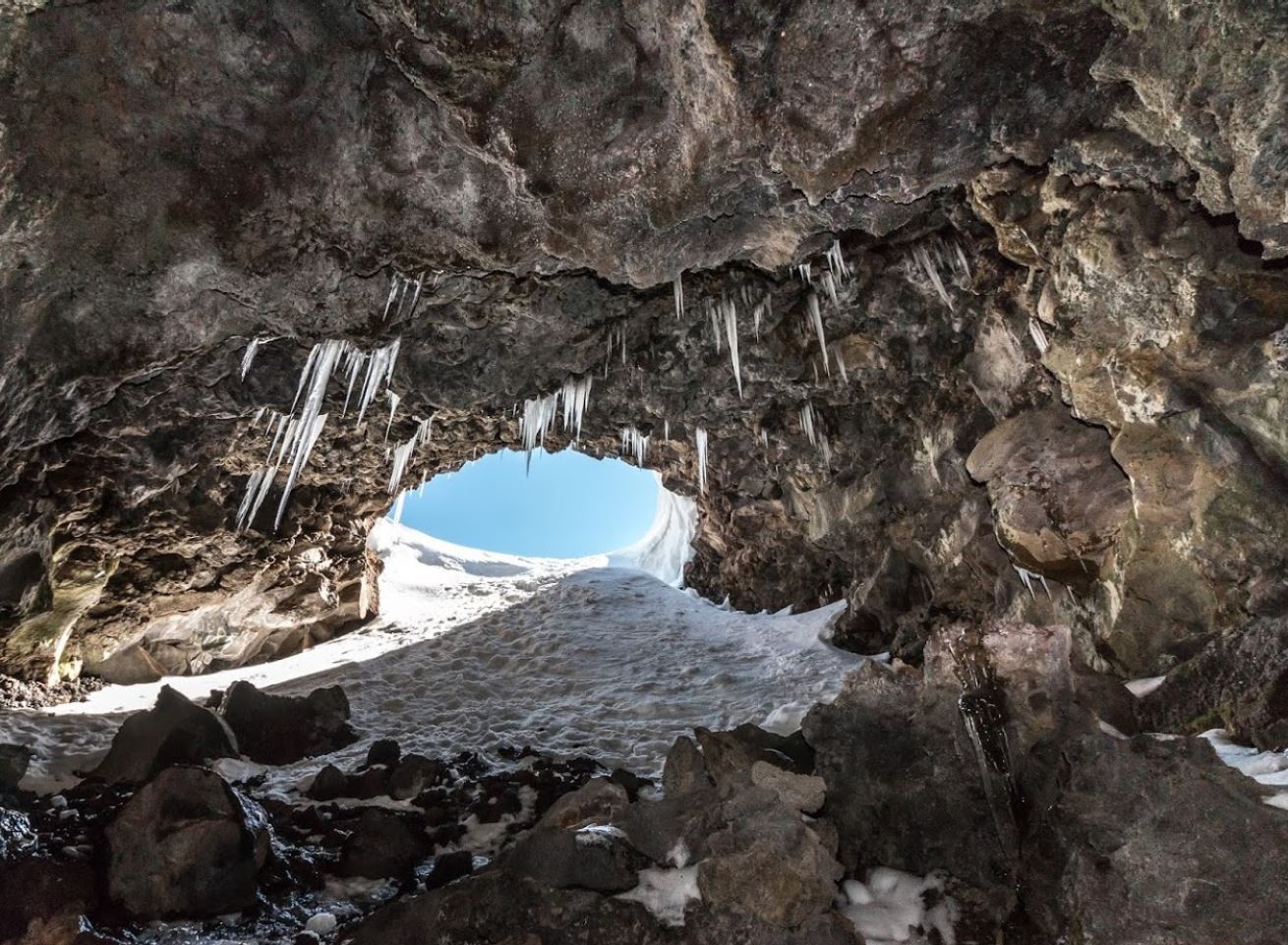 grotta del gelo etna