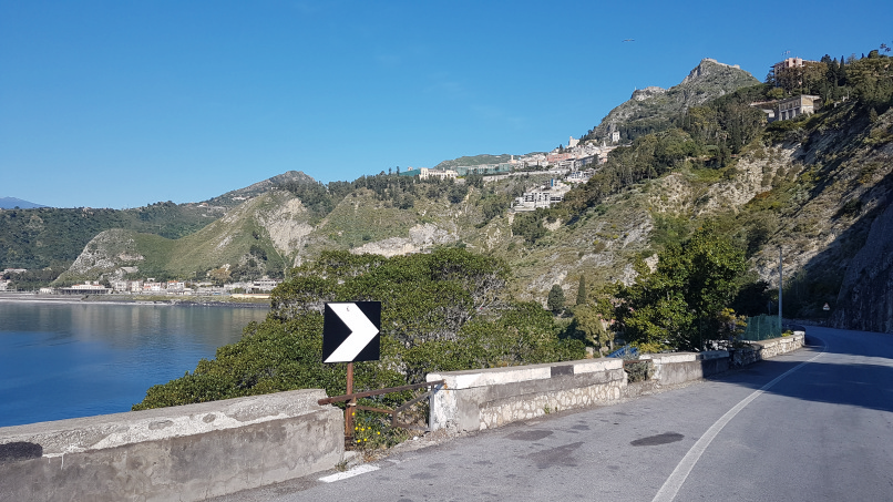 capotaormina lungo percorso stazione ferroviaria Taormina