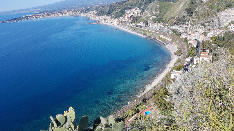 giardini naxos taormina a piedi)