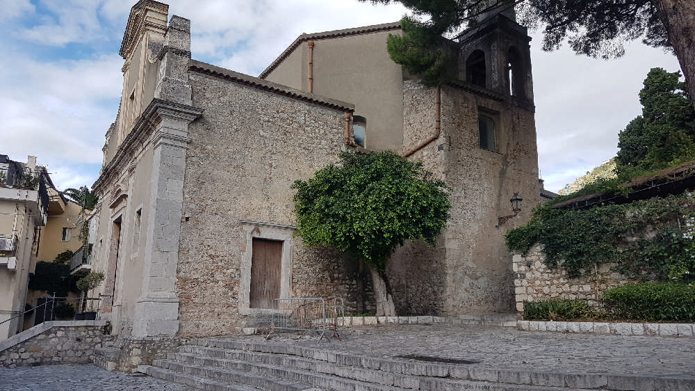 sicilia  taormina Ex chiesa del Carmine all'esterno