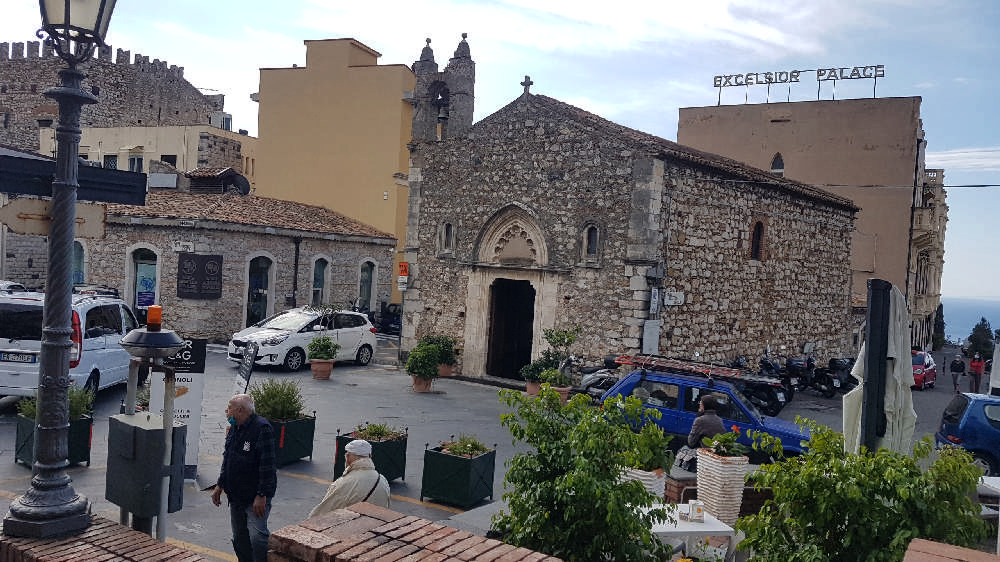 prospetto della chiesa di sant antonio a taormina