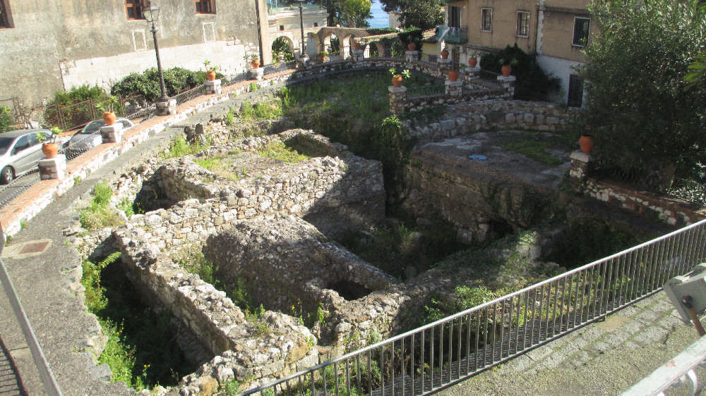 sicilia taormina scavi archeologici tempio di giove serapide
