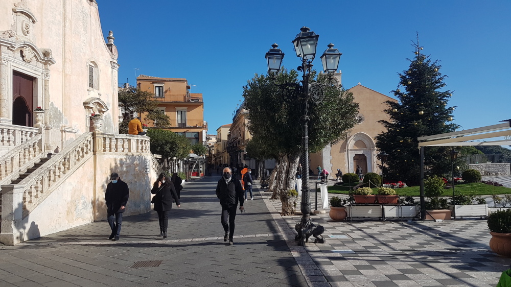sicilia taormina vestiti inverno