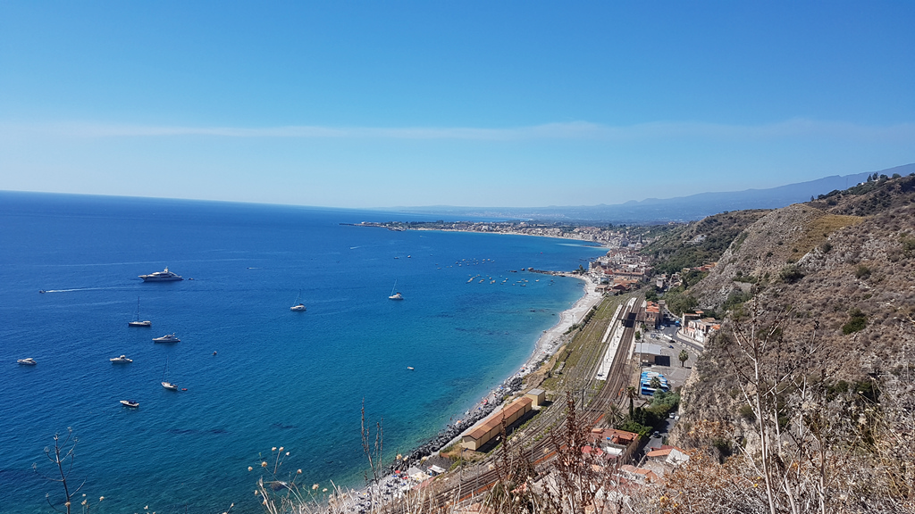 punto di vista su baia giardini-naxos