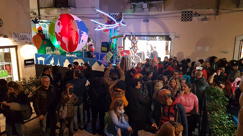 taormina carnevale 2019 membro di i teschi messicani