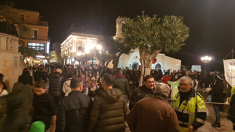 taormina carnevale 2019 membro di i teschi messicani