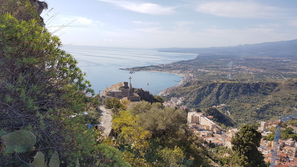foto panoramica chiesa madonna rocca taormina