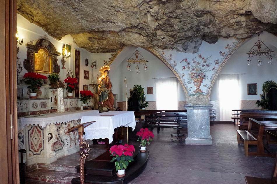 altare principale chiesa madonna rocca taormina
