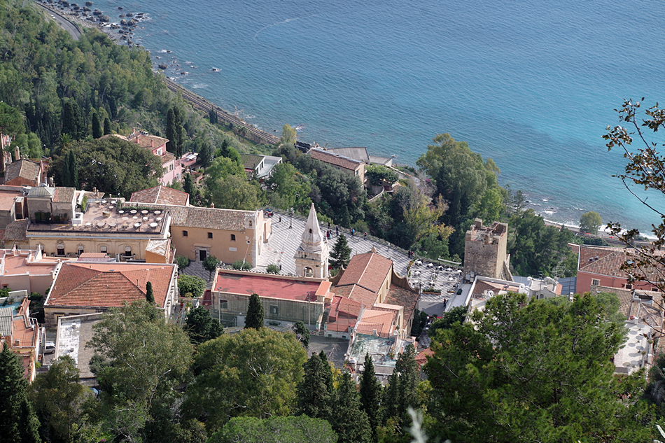 foto piazza IX aprile da chiesa madonna rocca taormina