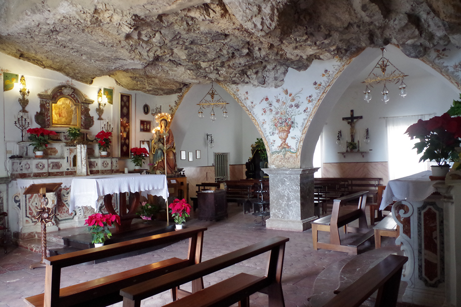 taormina interno chiesa madonna rocca