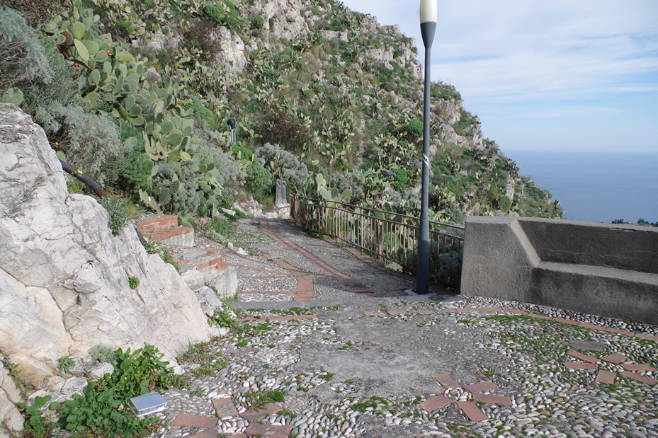 piazzetta madonna rocca sopra taormina