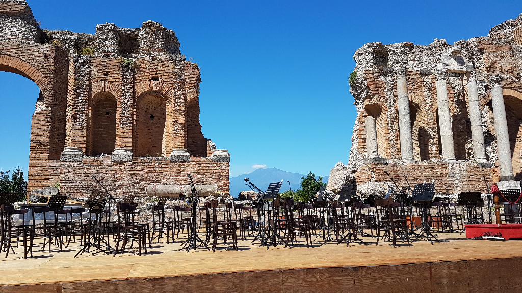 scena del teatro romano di taormina