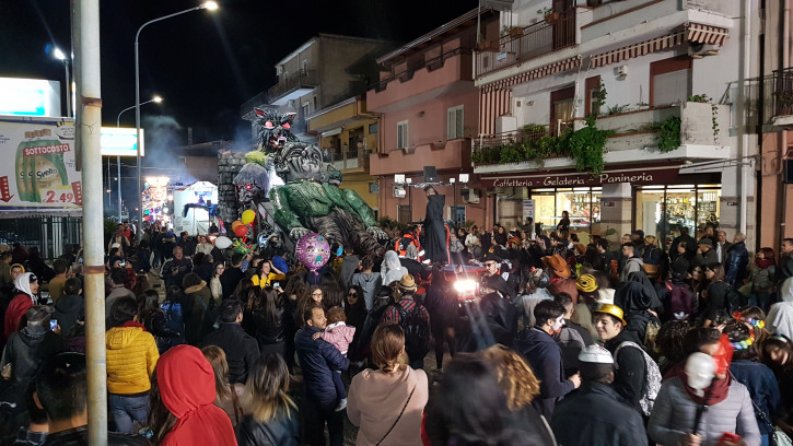 https://www.taobook.it/wp-content/uploads/images/trappitello-taormina-carnevale-2019/trappitello-taormina-carnevale-2019_16.jpg